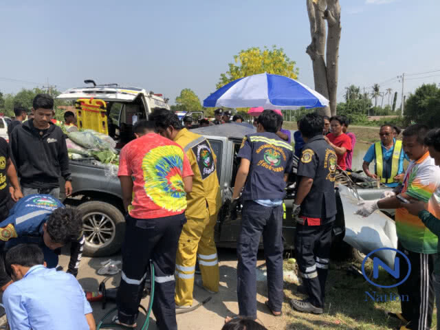 กำนันหญิงคนดังเมืองอ่างทอง
ขับกระบะอัดต้นไม้ ป้าดับ ตัวเองและแม่เจ็บ