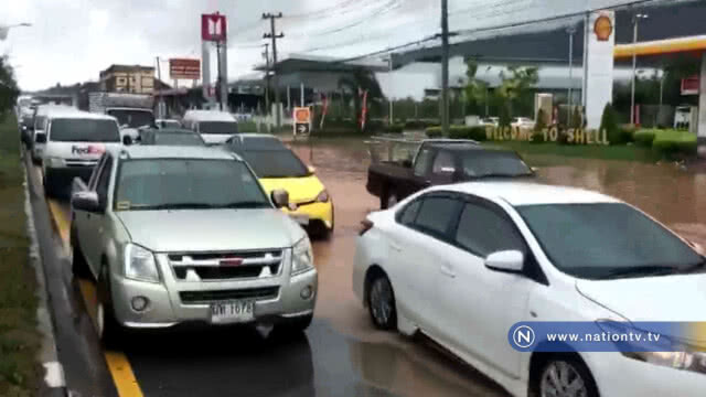 ตกหนัก! น้ำท่วมขังจราจรหนาแน่น