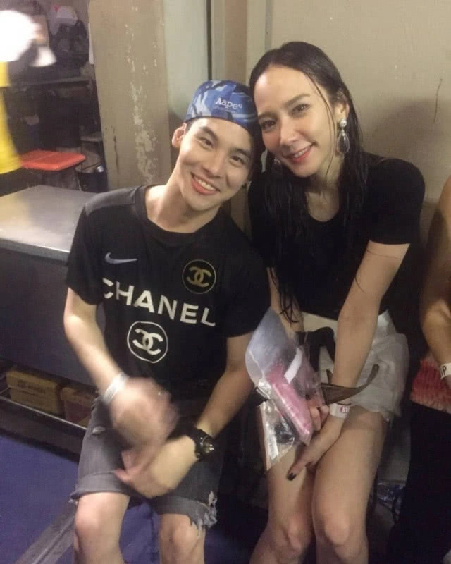 (คลิป) การเล่นสงกรานต์ครั้งแรกในรอบเกิน10 ปีของ 'อั้ม'