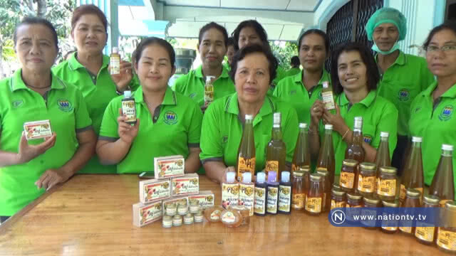 "เลี้ยงผึ้งโพรง" แปลงใหญ่จับขายได้ราคาดี