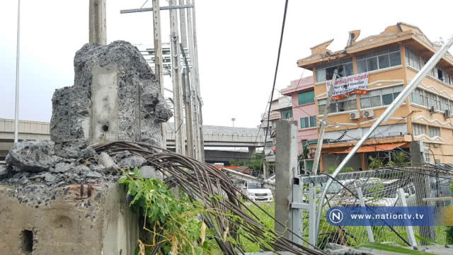 พายุฝนถล่มกรุงฯ ชาวบ้านย่านลาดกระบังอ่วม "เสาไฟฟ้าล้มระเนระนาด"