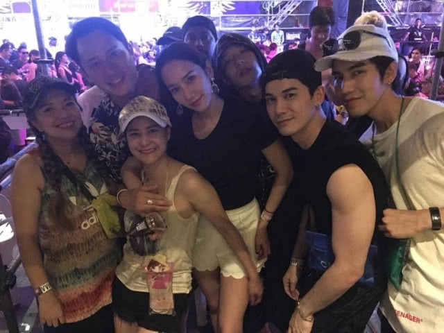 (คลิป) การเล่นสงกรานต์ครั้งแรกในรอบเกิน10 ปีของ 'อั้ม'