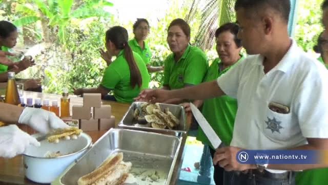 "เลี้ยงผึ้งโพรง" แปลงใหญ่จับขายได้ราคาดี