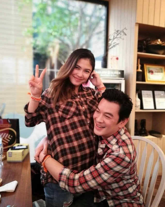 เก็บตัวเงียบอยู่กับบ้าน 'ชาคริต'  เฝ้าระวังภรรยาคลอดลูกชาย