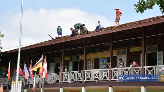 เร่งซ่อม! หลังคาโรงเรียนวัดบางกระทุ่มพายุพัดปลิวเสียหาย