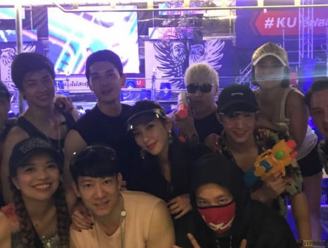 (คลิป) การเล่นสงกรานต์ครั้งแรกในรอบเกิน10 ปีของ 'อั้ม'