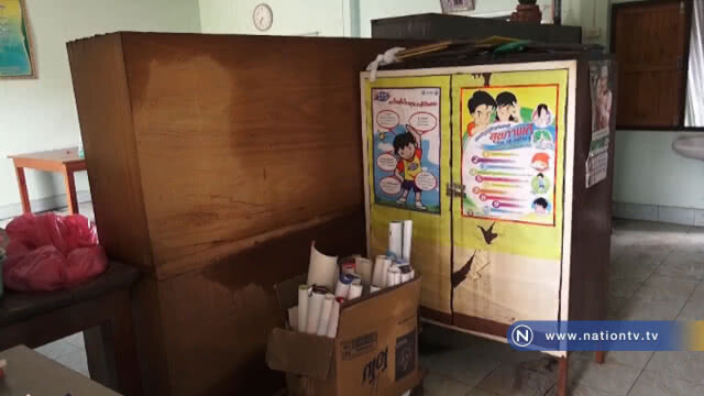 เร่งซ่อม! หลังคาโรงเรียนวัดบางกระทุ่มพายุพัดปลิวเสียหาย
