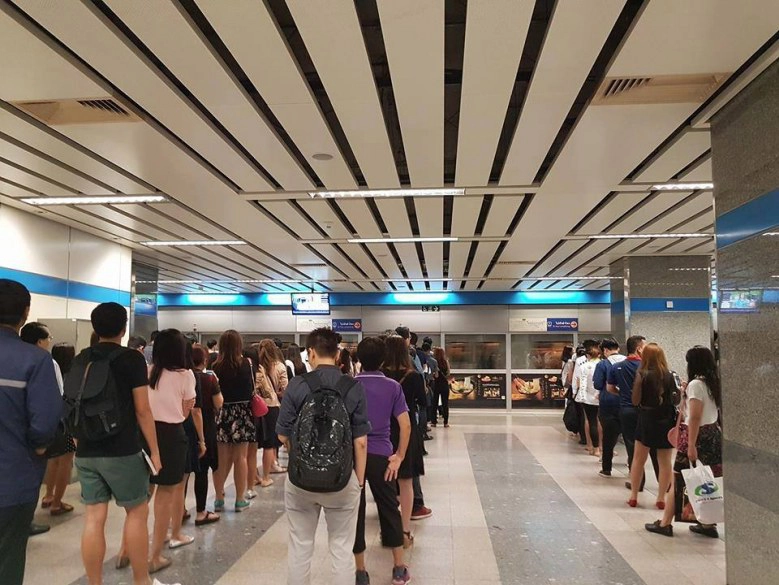อีกแล้ว!! รถไฟฟ้า MRT ขัดข้อง คนตกค้างแน่นทุกสถานี