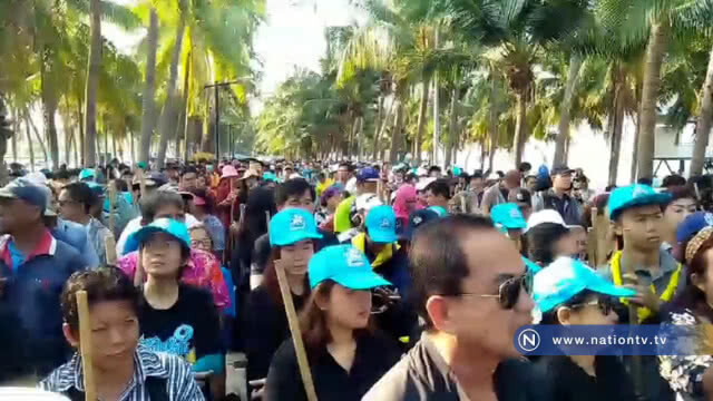ร่วม ทำความสะอาดชายหาดบางแสน หลังเทศกาลวันไหล