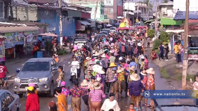 ประเพณีโบราณ "เลิกสงกรานต์ด้วยการชักธง"
