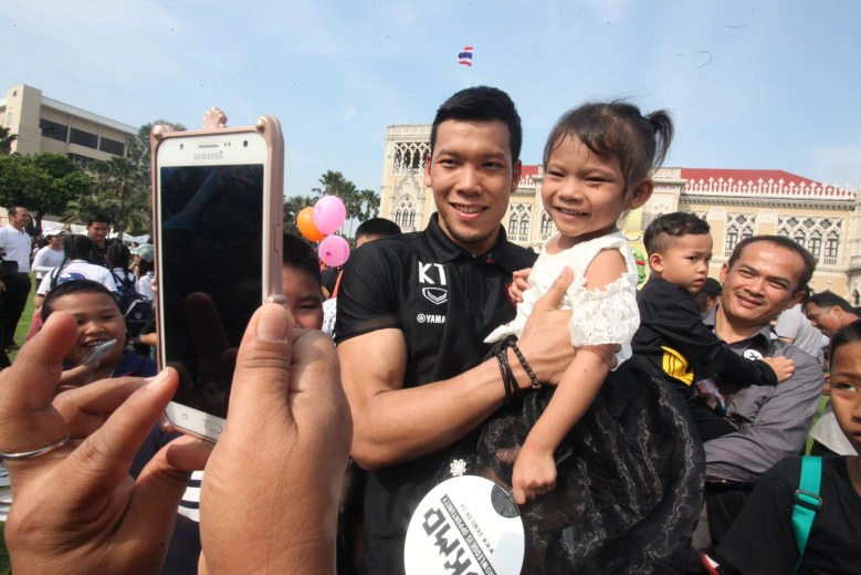 เฉียบจริง!! "กวินทร์" โชว์ร้องเพลง-เล่นกีต้าร์สุดเพราะ