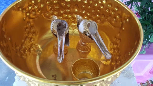 เจ้าบ่าวเจ้าสาวนั่งเก๋งไปแต่งหน้าเตรียมวิวาห์ กระบะขับตัดหน้าเจ็บระนาว