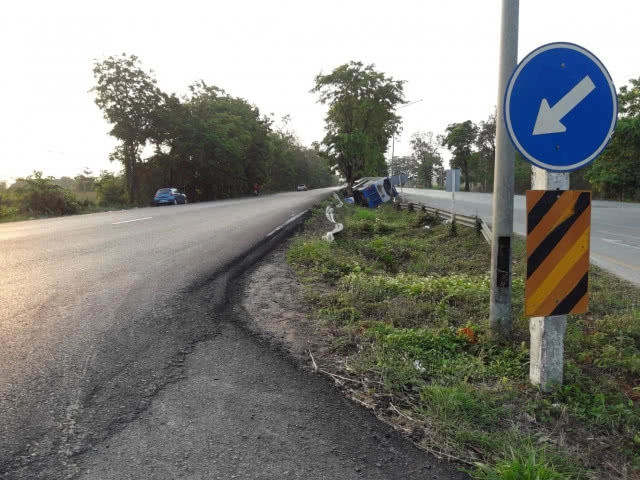 รถทัวร์สายแม่สอด-กรุงเทพตกถนนดับ2เจ็บเพียบ