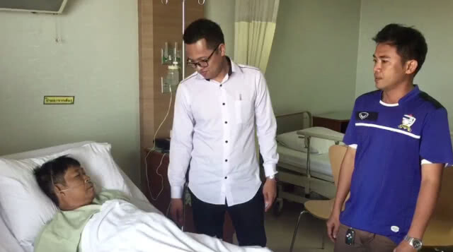 ญาติพามอบตัวแล้ว! วัยรุ่นเตะรปภ.ซี่โครงหัก พร้อมรับผิดชอบค่ารักษา(คลิป)