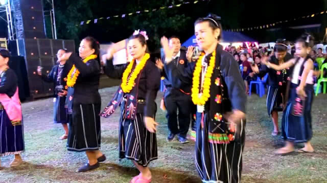 ชาวบางระกำ รำเซิ้ง!! สืบสานงานประเพณีไทดำ