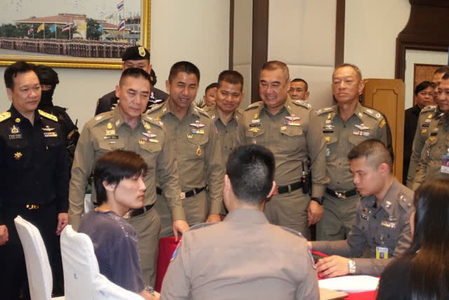 รวบอีก 1 แก๊งคอลเซ็นเตอร์ เครือข่าย "ฉีเคอ" คาสนามบินสุวรรณภูมิ