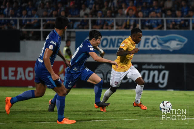 VAR ช่วยชีวิต! ฉลามชล เปิดบ้านเจ็า กิเลน 1-1(ภาพ)