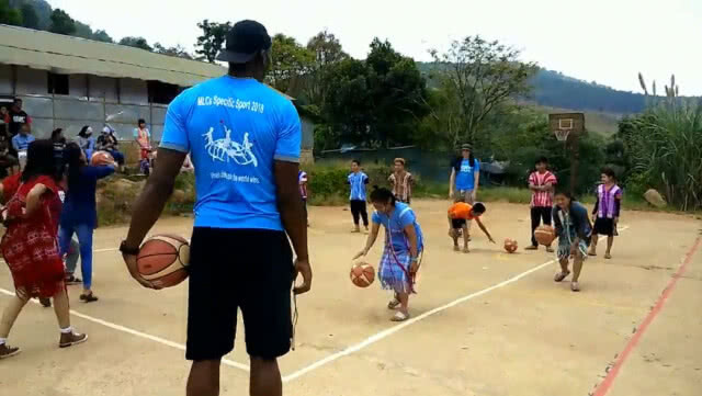 นักบาส NBA ทูตสันถวไมตรี ลุยพบเยาวชนผู้ลี้ภัยชาวกะเหรี่ยง