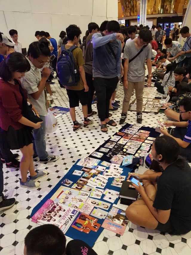 หายใจแทบไม่ออก! เหล่าโอตะแน่นเดอะมอลล์ บางกะปิ!!!(คลิป+ภาพบรรยากาศ)