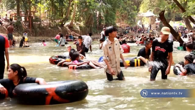 คึกคัก! เที่ยวคลายร้อนน้ำตกวังเณร