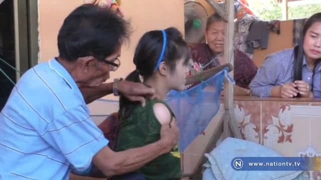 วอนผู้ใจบุญช่วยสาวพิการแม่ลูกอ่อนแขนขาลีบเดินไม่ได้