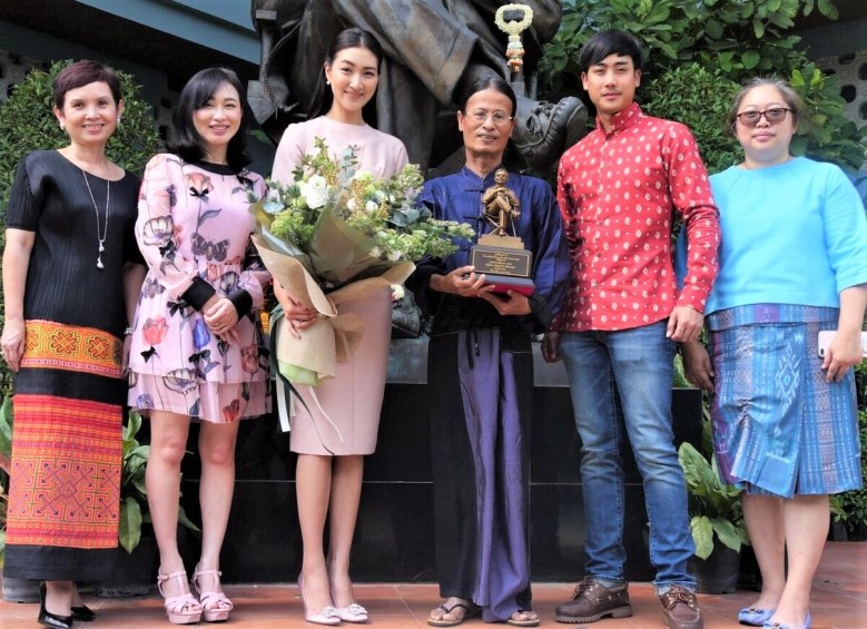 หม่อมน้อย "รับรางวัลคึกฤทธิ์" สาขา "ศิลปะการแสดง"