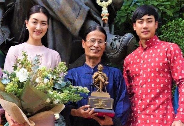 หม่อมน้อย "รับรางวัลคึกฤทธิ์" สาขา "ศิลปะการแสดง"