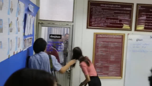 (คลิปข่าว) ฟังชัดๆ หนุ่มไลฟ์สด ปล่อยโฮหน้าห้องขัง หากย้อนเวลากลับไปได้ จะไม่ทำร้ายแฟนสาว