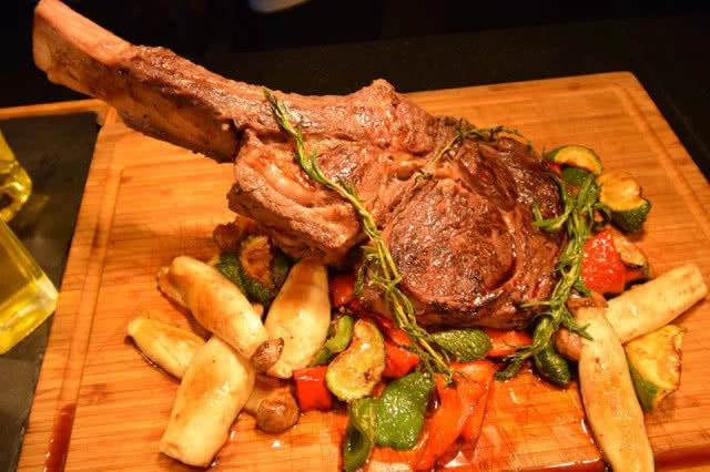 บุฟเฟ่ต์นานาชาติซีฟู้ดและบาร์บีคิว ณ ห้องอาหารควิซีน อันปลั๊ก โรงแรมพูลแมน คิง เพาเวอร์ กรุงเทพ