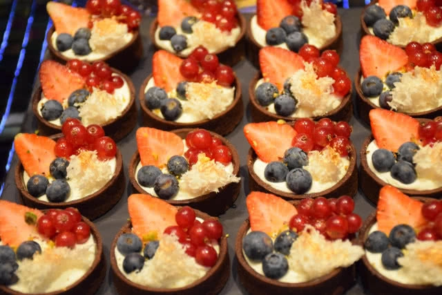 บุฟเฟ่ต์นานาชาติซีฟู้ดและบาร์บีคิว ณ ห้องอาหารควิซีน อันปลั๊ก โรงแรมพูลแมน คิง เพาเวอร์ กรุงเทพ