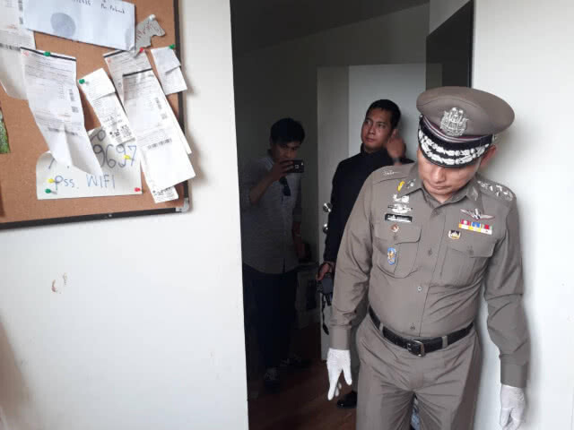 (คลิป+ภาพ) บุกค้นห้องหนุ่มไลฟ์สดซ้อมแฟนสาวขู่ฆ่า พบของกลางใช้ทำร้ายร่างกายเพียบ!