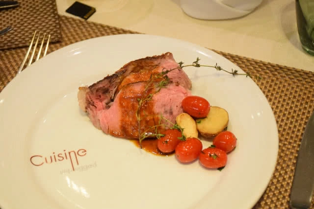 บุฟเฟ่ต์นานาชาติซีฟู้ดและบาร์บีคิว ณ ห้องอาหารควิซีน อันปลั๊ก โรงแรมพูลแมน คิง เพาเวอร์ กรุงเทพ