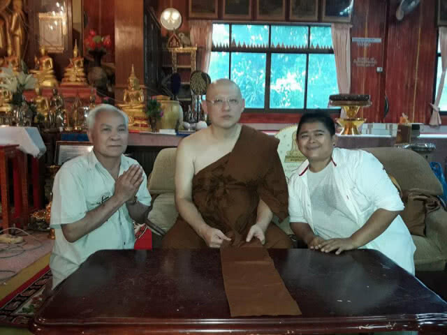 "สรยุทธ" บวชเงียบ !! เพื่อนในวงการร่วมอนุโมทนาคับคั่ง