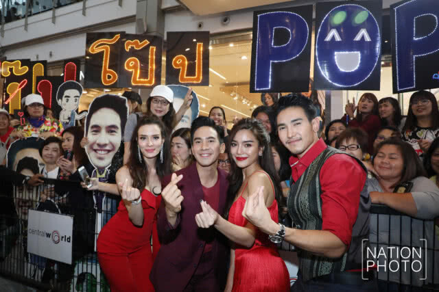 ห้างแทบแตก! แฟนคลับแห่กรี๊ด "พี่หมื่น" เยือนเซ็นทรัลเวิลด์(ภาพ)