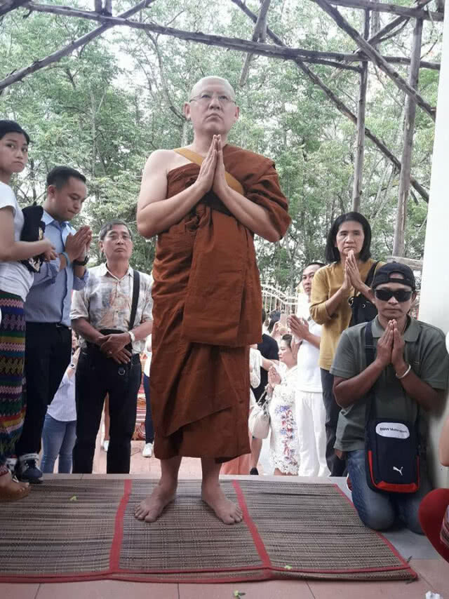 "สรยุทธ" บวชเงียบ !! เพื่อนในวงการร่วมอนุโมทนาคับคั่ง