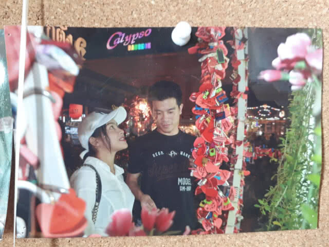 (คลิป+ภาพ) บุกค้นห้องหนุ่มไลฟ์สดซ้อมแฟนสาวขู่ฆ่า พบของกลางใช้ทำร้ายร่างกายเพียบ!