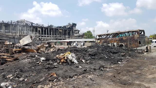 ไฟไหม้โรงงานผลิตฉนวนกันความร้อน ย่านสำโรงใต้(มีคลิป)