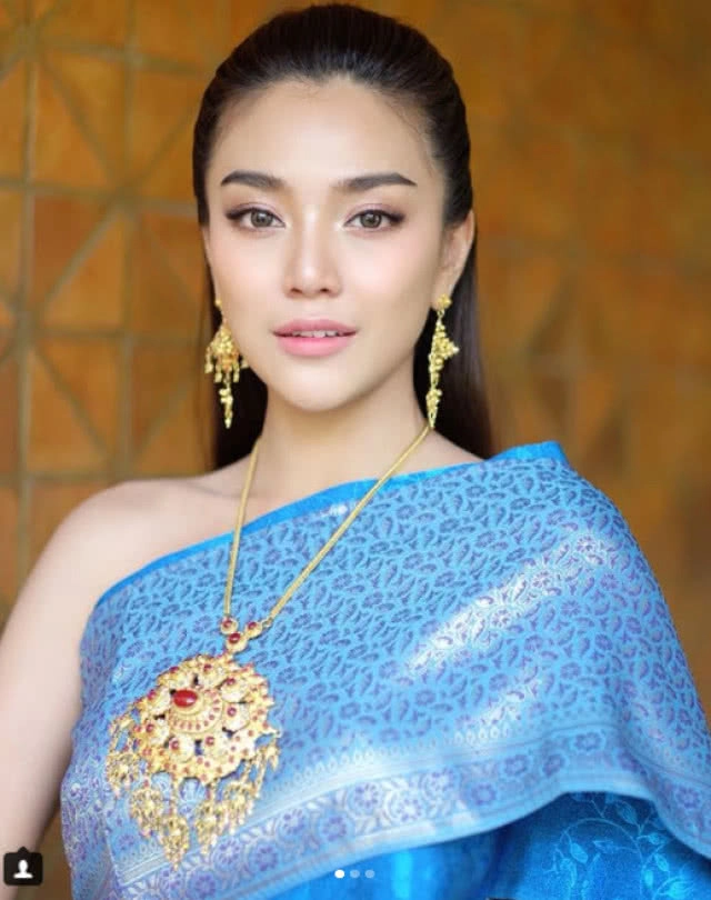 แม่หญิงปราง ตอบเม้นท์ป่วน
สะท้านทรวง สนั่นไอจี