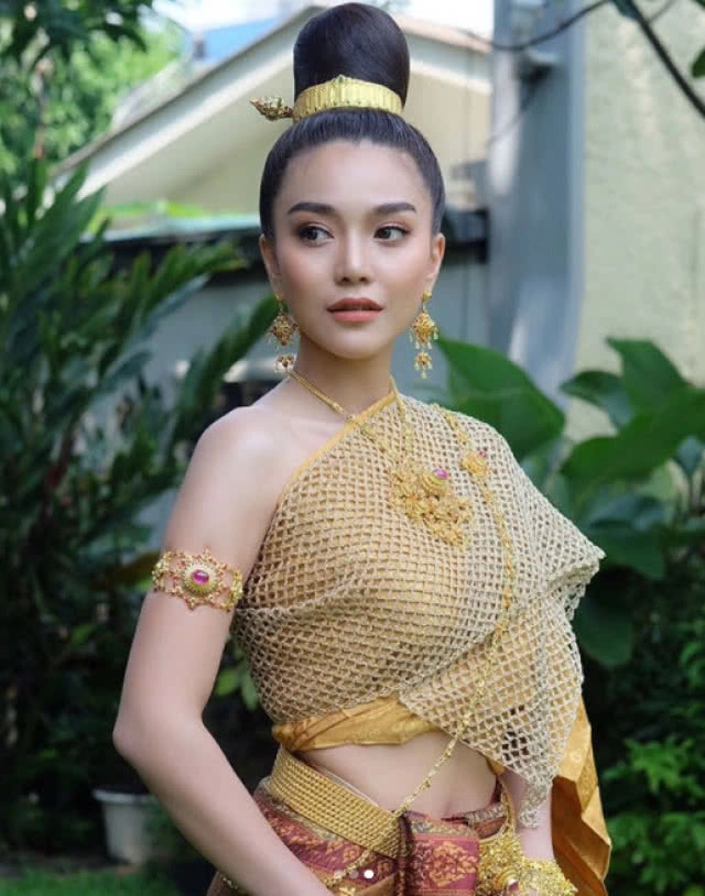 แม่หญิงปราง ตอบเม้นท์ป่วน
สะท้านทรวง สนั่นไอจี