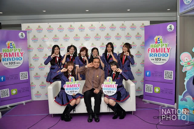 "ลุงตู่" โอชิใคร? BNK48 บุกทำเนียบพบนายกฯ