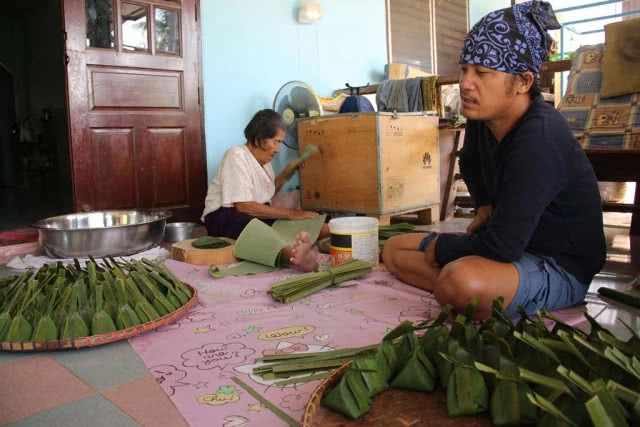 ทำข้าวหมากสูตรโบราณขาย ดับกระหายคลายร้อน