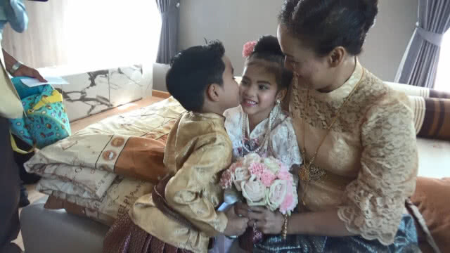 ฮือฮา จัดพิธีแต่งงานแก้เคล็ดแฝดคนละฝาชายหญิง อายุ 4 ปี