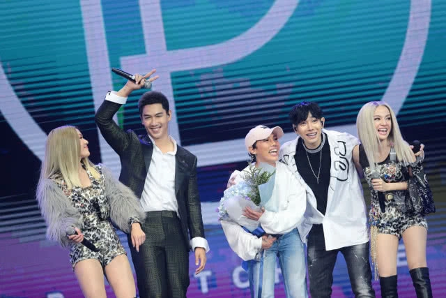 ที่สุดแห่งความฟิน อินไปกับความรักของแฟน-เป๊ก ใน เป๊ก ผลิตโชค เฟิร์สเดท คอนเสิร์ต