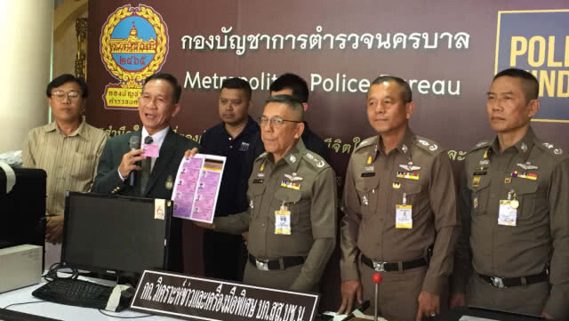 ตร.บุกทลายเเหล่งปลอมบัตรต่างด้าว ยึดของกลางอุปกรณ์ผลิตเพียบ