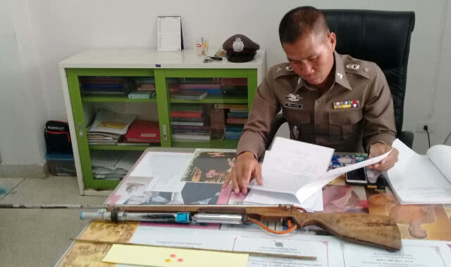 ขอตรวจค้นลูกชายสารวัตรกำนัน ชักปืนฉมวกอัดลมยิงปลัดบาดเจ็บ