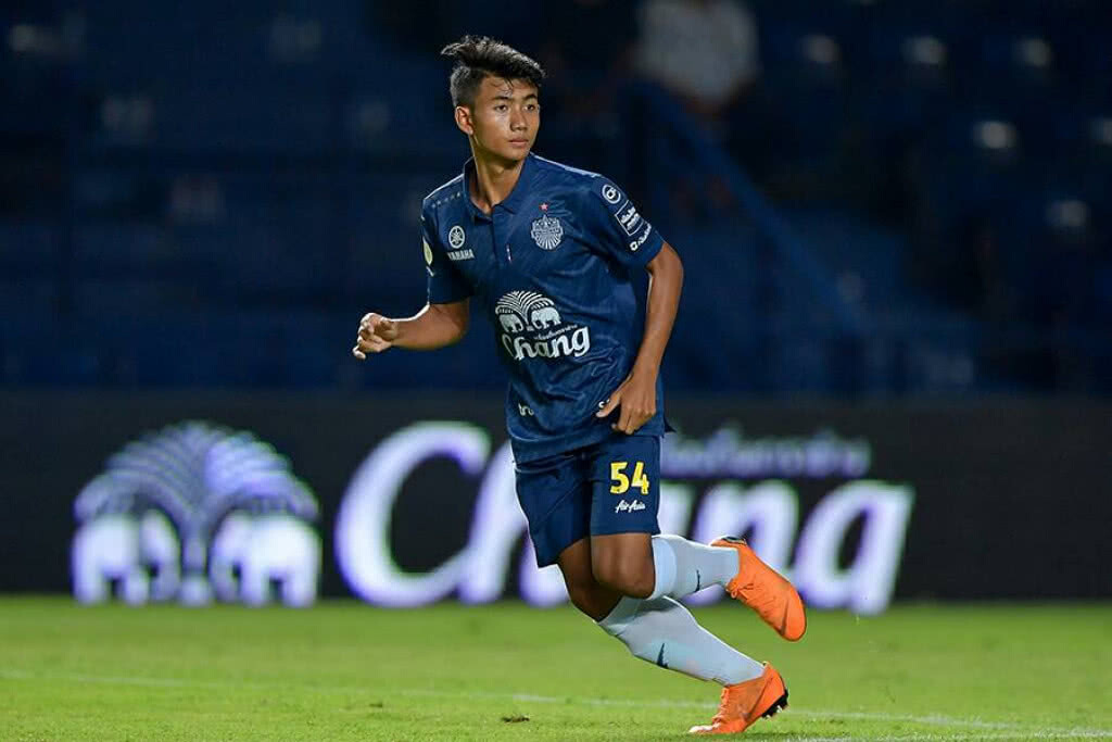 กัปตันช้างศึก ยู16 เผยวินาทีทำลายสถิติผู้เล่นอายุน้อยสุดในไทยลีก กัปตันช้างศึก ยู16 เผยวินาทีทำลายสถิติผู้เล่นอายุน้อยสุดในไทยลีก