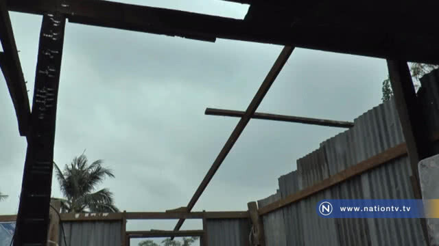 พายุฝนถล่มบ้านพังยับกว่า50หลัง ฟ้าผ่าลุงวัย 62 ดับอนาถ