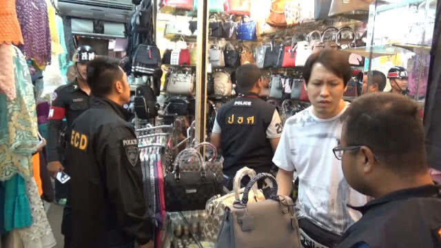 จับสินค้าละเมิดลิขสิทธิ์ตลาดกิมหยงหาดใหญ่