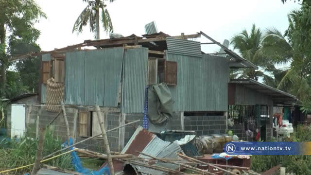 พายุฝนถล่มบ้านพังยับกว่า50หลัง ฟ้าผ่าลุงวัย 62 ดับอนาถ