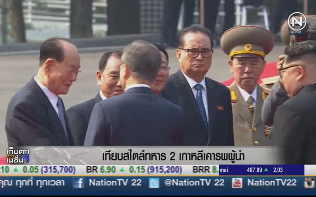 (คลิปข่าว) เทียบสไตล์ทหาร 2 เกาหลีเคารพผู้นำ (คลิปข่าว) เทียบสไตล์ทหาร 2 เกาหลีเคารพผู้นำ